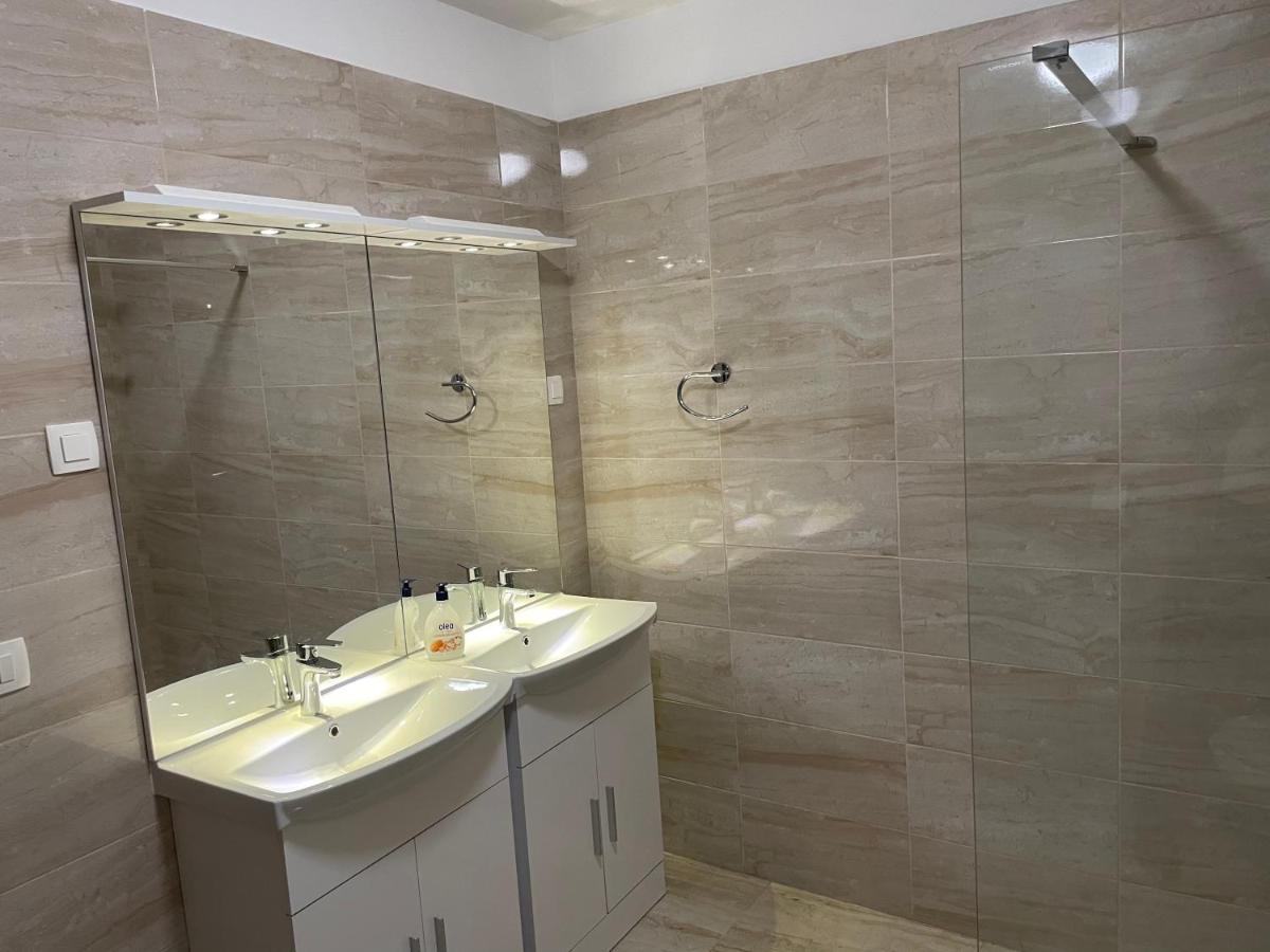 Villa Mira ***** Pinezići Εξωτερικό φωτογραφία