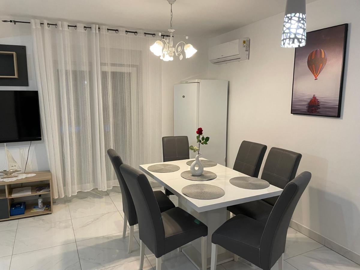 Villa Mira ***** Pinezići Εξωτερικό φωτογραφία
