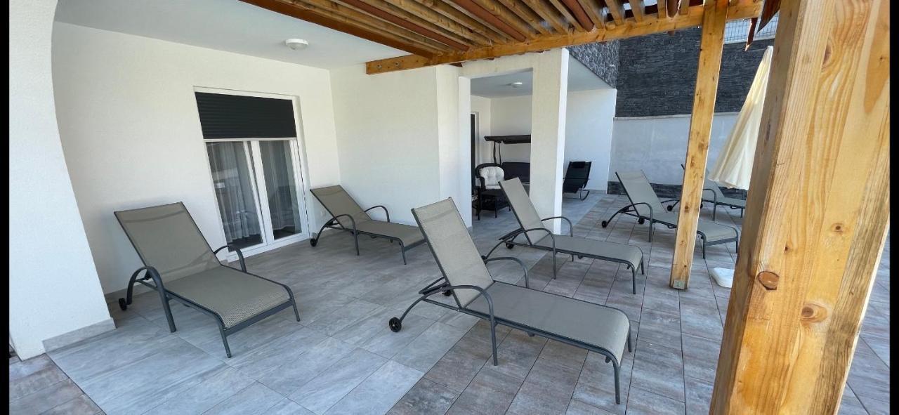 Villa Mira ***** Pinezići Εξωτερικό φωτογραφία